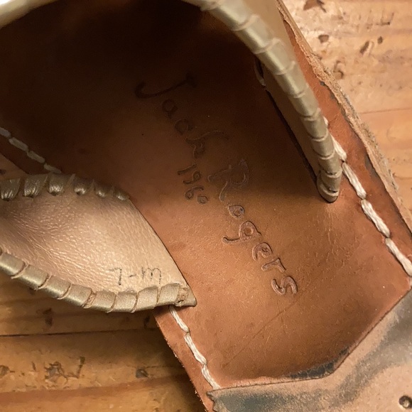 JACK ROGERS Size 7 platinum thong JACKS FLAT sandal pre-loved, leather foot bed - Picture 4 of 9